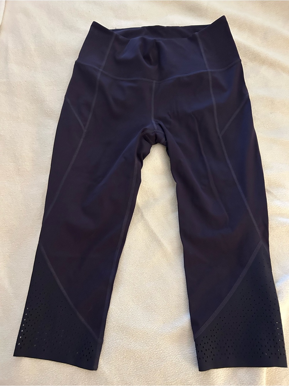 Lululemon Anew Crop 21” Black Grape Laser Cut Leggings Size 10